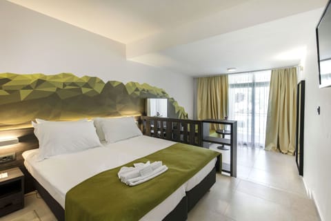 Superior Double Room, Balcony, Park View | Minibar, in-room safe, desk, blackout drapes