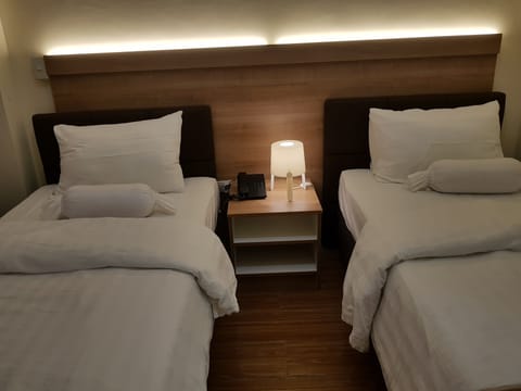 Standard Twin Room | Desk, blackout drapes, free WiFi, bed sheets