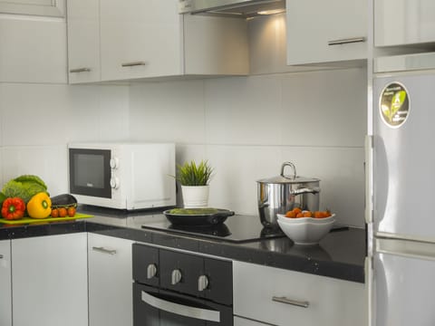 Apartment, 2 Bedrooms, Balcony, Garden View | Private kitchen | Fridge, microwave, oven, stovetop