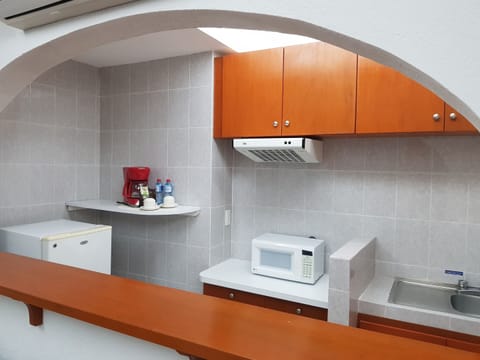 Suite, 1 King Bed, Non Smoking, Refrigerator & Microwave | Private kitchenette