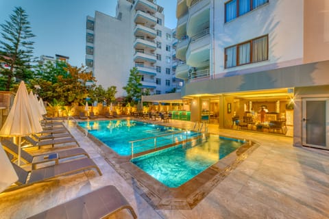 Seasonal outdoor pool, pool umbrellas, sun loungers