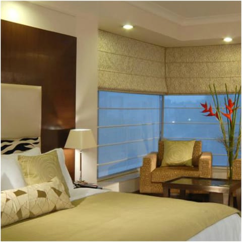 Club Single Room | Minibar, in-room safe, desk, soundproofing