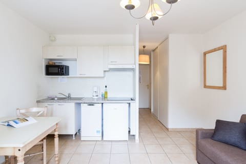 Studio 2 | Private kitchen | Fridge, microwave, dishwasher, highchair