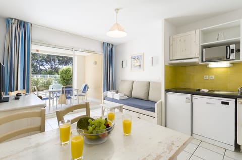 Apartment, 1 Bedroom | Private kitchen | Fridge, microwave, stovetop, dishwasher