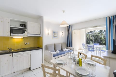 Studio (Cabine) | Private kitchen | Fridge, microwave, stovetop, dishwasher