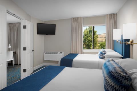 Suite, 2 Double Beds | Desk, iron/ironing board, free cribs/infant beds, rollaway beds