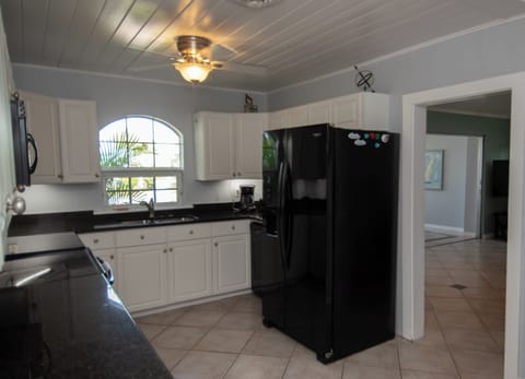 Cottage, 2 Bedrooms, 2 Bathrooms | Private kitchen | Fridge, microwave, coffee/tea maker, cookware/dishes/utensils