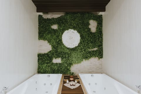 Couples treatment rooms, facials, massages