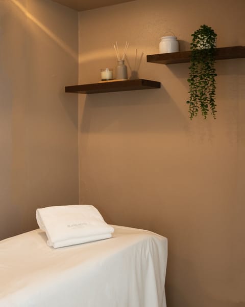 Deep-tissue massages, sports massages, 1 treatment room, massages