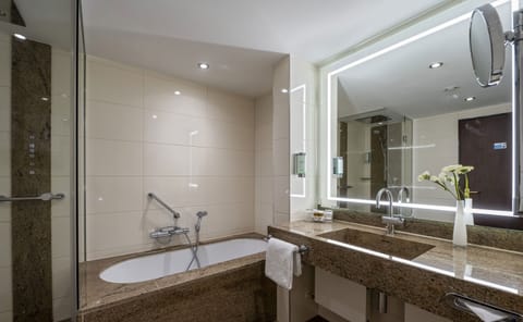 Junior Suite | Bathroom | Rainfall showerhead, free toiletries, hair dryer, towels