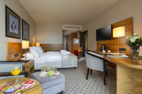 Premium bedding, in-room safe, desk, iron/ironing board