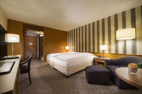 Classic Room | Premium bedding, minibar, in-room safe, desk