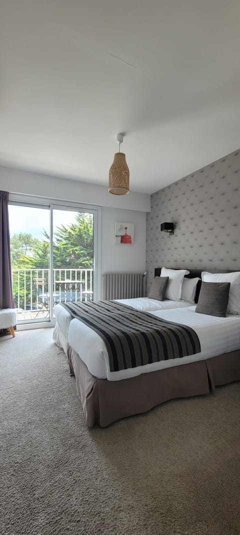 Comfort Twin Room, 2 Twin Beds | Premium bedding, in-room safe, desk, blackout drapes