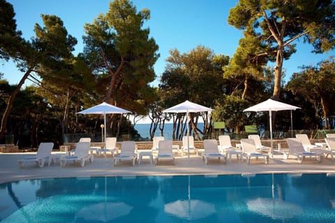 Outdoor pool, pool umbrellas, sun loungers