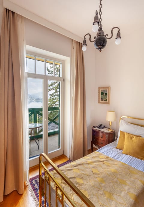 Single Room, Balcony, Lake View | Hypo-allergenic bedding, minibar, in-room safe, individually furnished