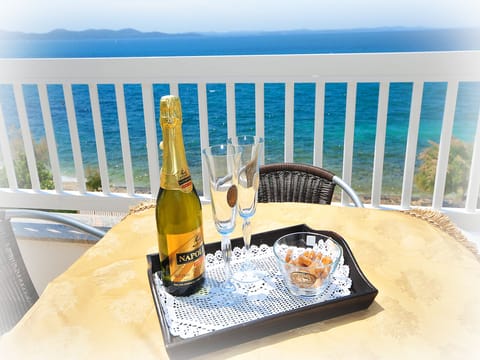 Egyptian cotton sheets, Select Comfort beds, minibar, in-room safe