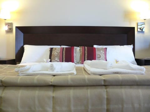 King Room | Premium bedding, desk, blackout drapes, soundproofing