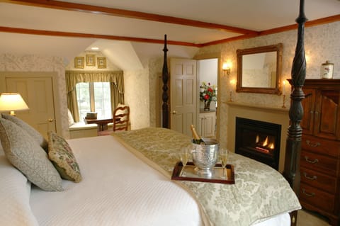 Suite, 1 Bedroom, Fireplace (Stable) | Premium bedding, individually decorated, individually furnished