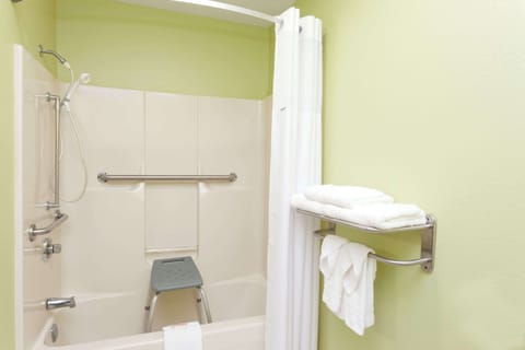 Standard Room, 1 King Bed, Accessible, Non Smoking | Bathroom | Combined shower/tub, hair dryer, towels