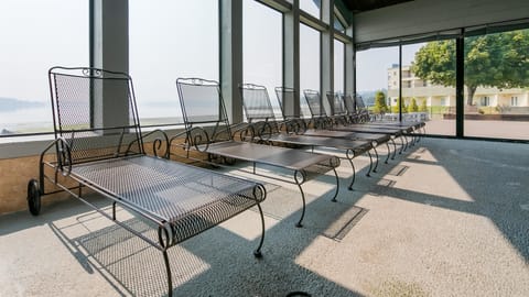 Indoor pool, sun loungers