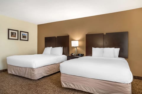 Business Suite, Multiple Beds, Non Smoking | Hypo-allergenic bedding, down comforters, blackout drapes, soundproofing