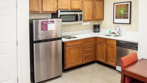 Full-size fridge, microwave, stovetop, dishwasher