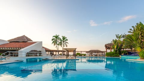 Outdoor pool, sun loungers