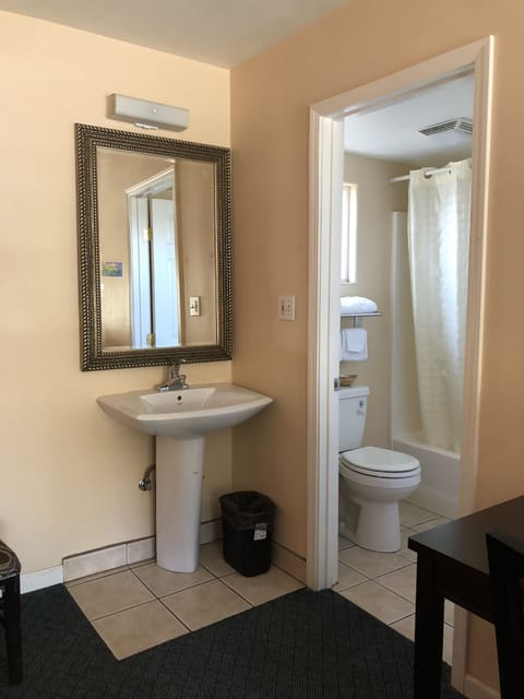 Standard Room, 1 Queen Bed | Bathroom | Shower, hair dryer, towels