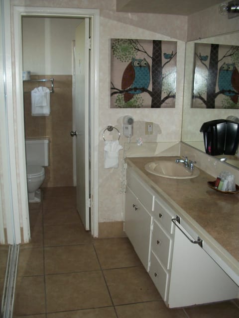 Double Room | Bathroom | Combined shower/tub, hair dryer, towels