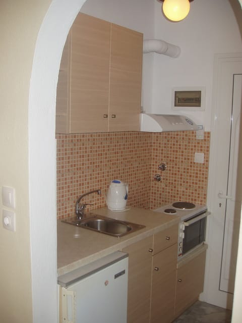 Studio, Sea View | Private kitchenette | Fridge, oven, stovetop, electric kettle