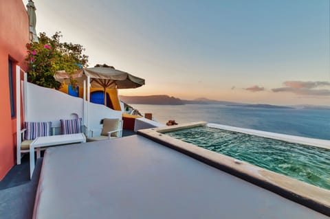 Deluxe Suite, Jetted Tub | Terrace/patio