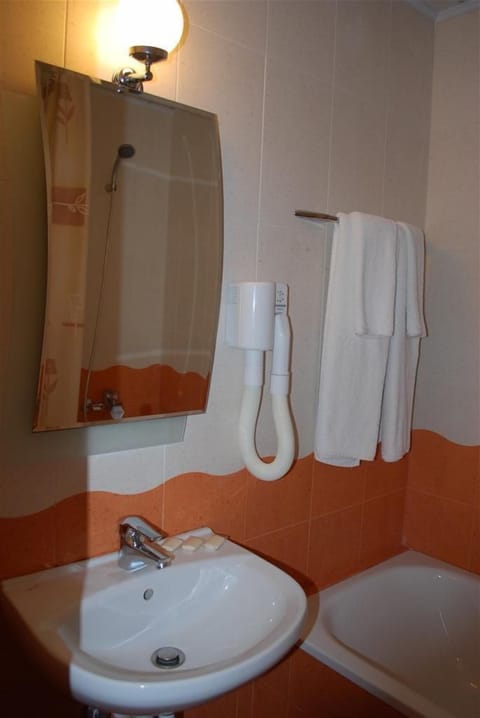 Combined shower/tub, free toiletries, hair dryer, slippers