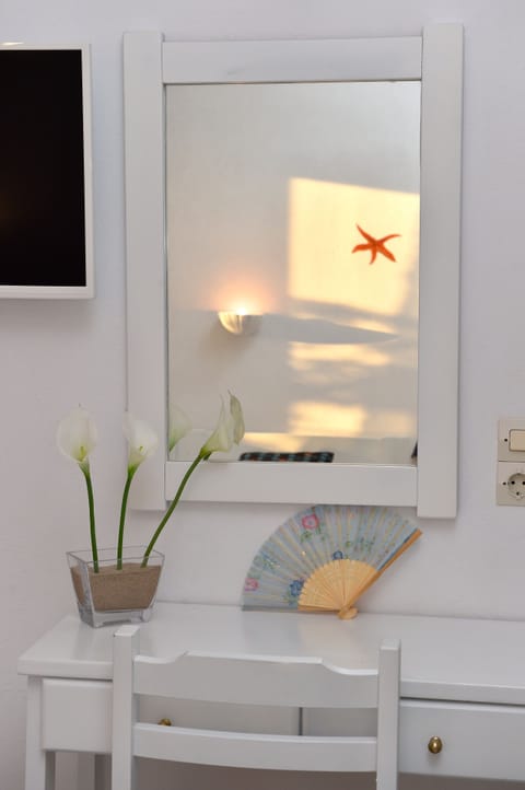 Minibar, individually decorated, desk, soundproofing
