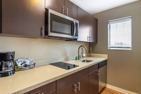 Room, 1 Queen Bed, Non Smoking | Private kitchen | Full-size fridge, microwave, stovetop, dishwasher