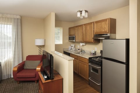 Suite, 2 Bedrooms | Private kitchenette | Full-size fridge, microwave, oven, stovetop