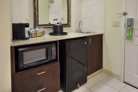 King Suite, Standard Studio, Non Smoking | Desk, blackout drapes, iron/ironing board, free WiFi