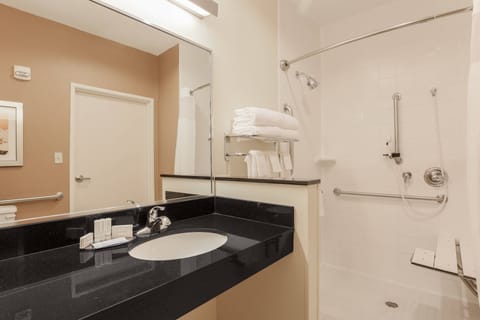 Room, 1 King Bed | Bathroom | Combined shower/tub, free toiletries, hair dryer, towels