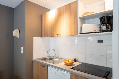 Privilege Apartment, 5 persons | Private kitchenette | Fridge, microwave, stovetop, dishwasher