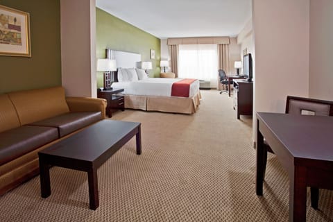 Suite, 1 King Bed, Non Smoking | In-room safe, desk, iron/ironing board, free cribs/infant beds