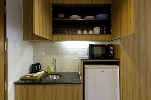 Family Suite | Private kitchen | Fridge, microwave, electric kettle