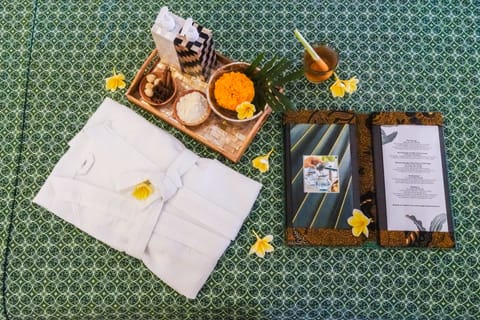 Couples treatment rooms, body treatments, hydrotherapy, aromatherapy