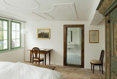 Double Room | In-room safe, desk, free cribs/infant beds, free WiFi