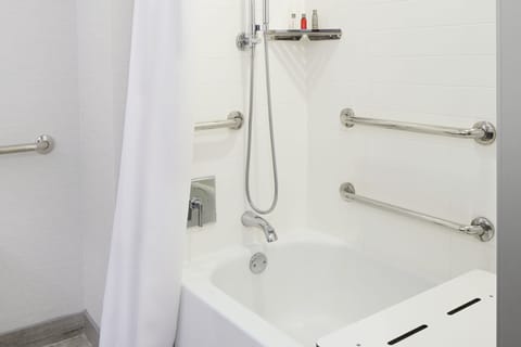 Combined shower/tub, designer toiletries, hair dryer, towels