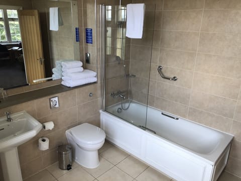 Superior Quadruple Room, Multiple Beds | Bathroom | Combined shower/tub, free toiletries, hair dryer, towels