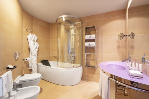 Superior Double or Twin Room | Bathroom | Designer toiletries, hair dryer, bathrobes, slippers