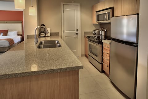 Suite, 2 Bedrooms, City View | Private kitchen | Fridge, microwave, stovetop, dishwasher