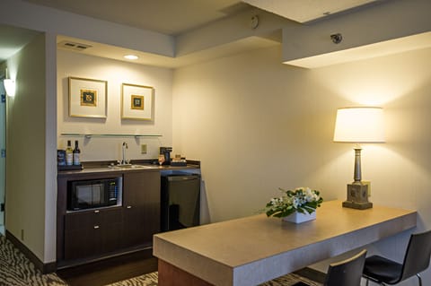 Superior Suite (1 Bedroom King) | Private kitchenette | Microwave, coffee/tea maker