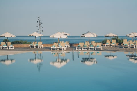 Seasonal outdoor pool, pool umbrellas, sun loungers