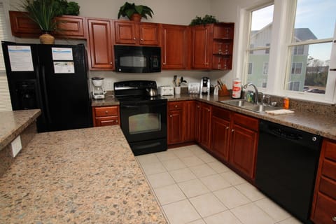 3 bedroom/2 bathroom premium condo | Private kitchen | Fridge, microwave, oven, dishwasher