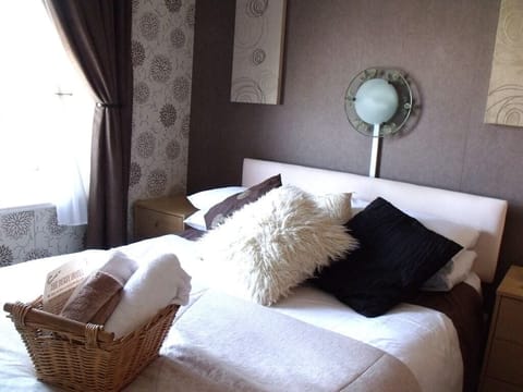 Double Room, Shared Bathroom | WiFi